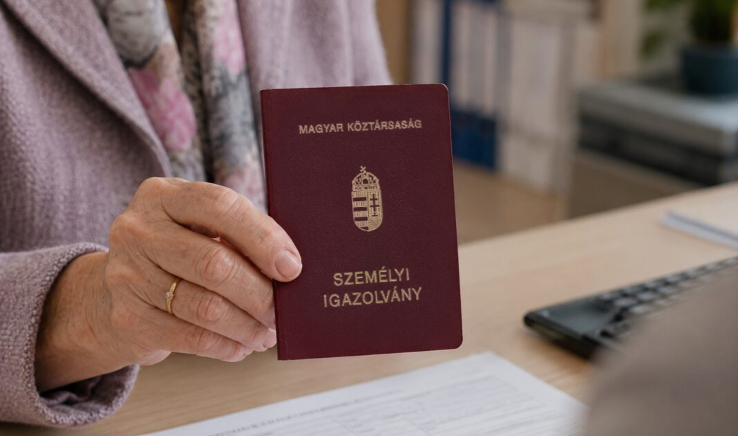 régi könyvalapú lejárt személyi igazolvány